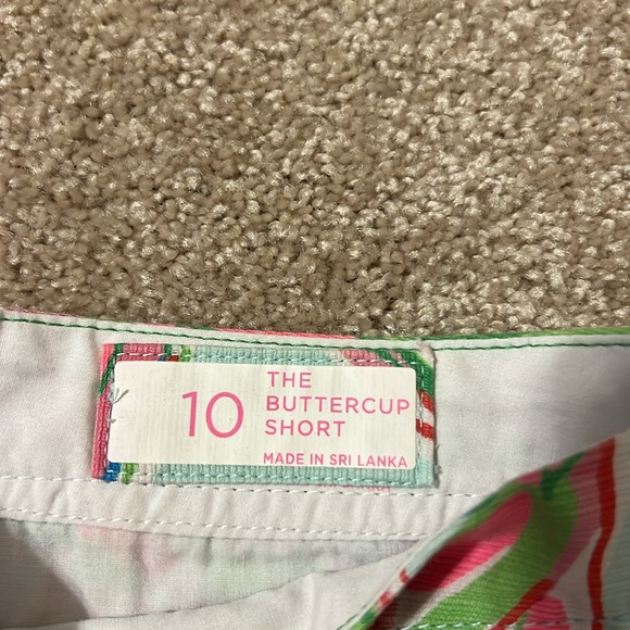 Scalloped Lilly Pulitzer shorts - Picture 3 of 4